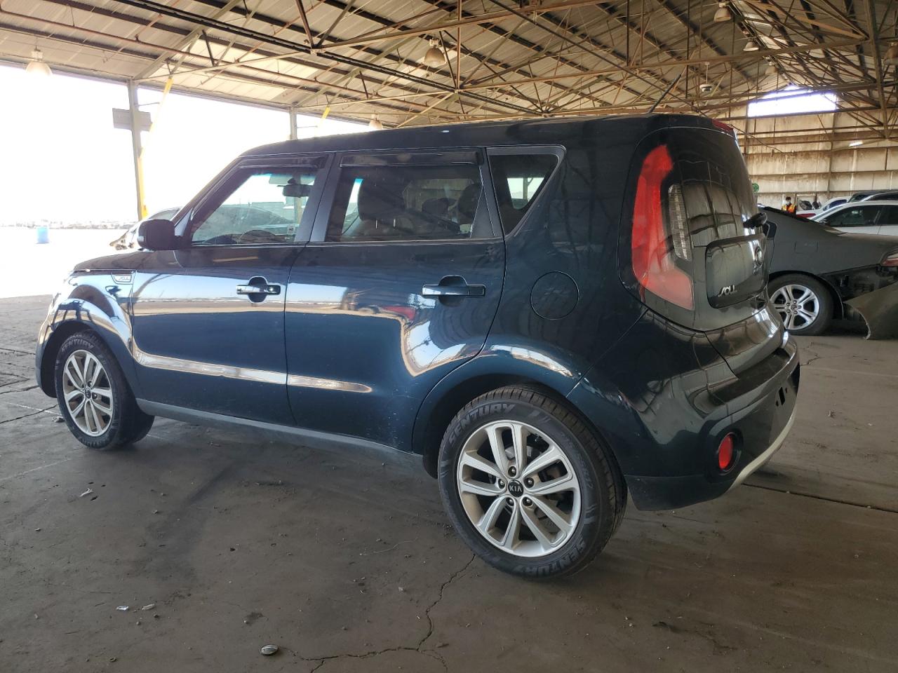 VIN KNDJP3A50J7600232 2018 KIA SOUL no.2