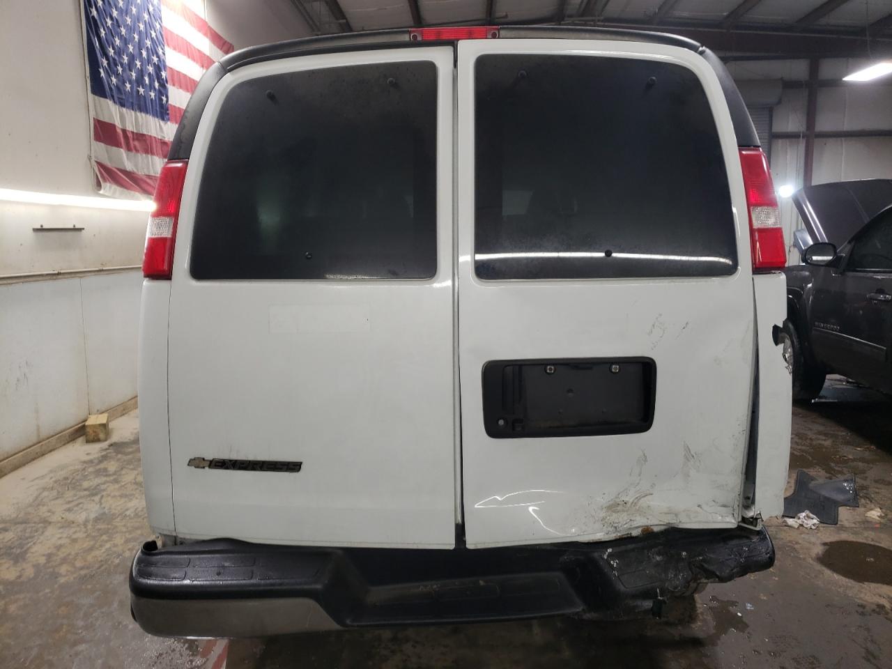 1GAWGFFG6K1218950 2019 Chevrolet Express G2500 Lt