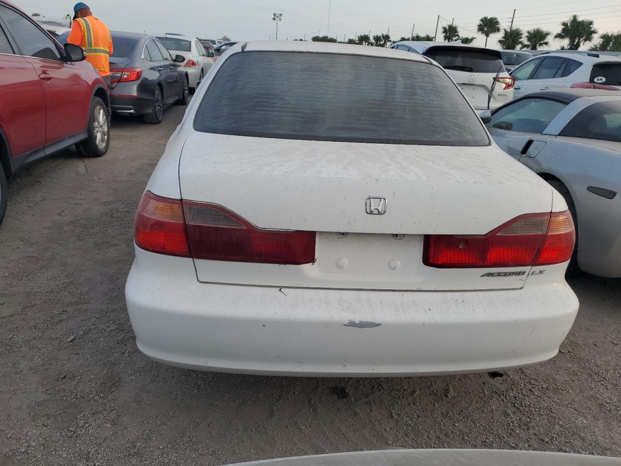 1HGCG5643XA162887 1999 Honda Accord Lx