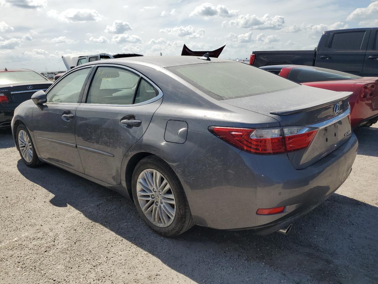 2014 Lexus ES - Image 2