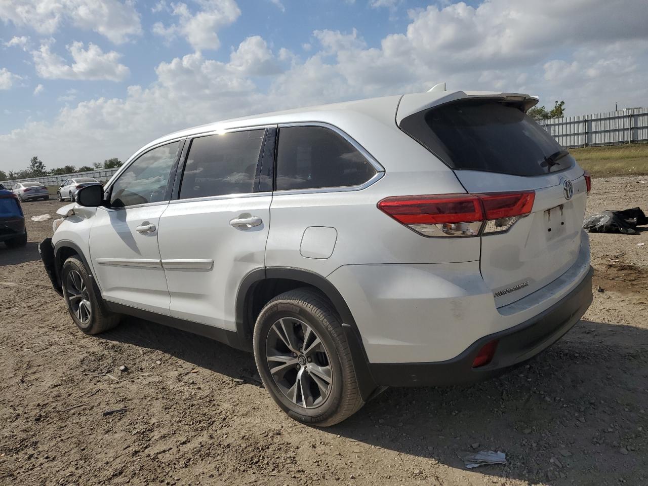 2019 Toyota Highlander - Image 2