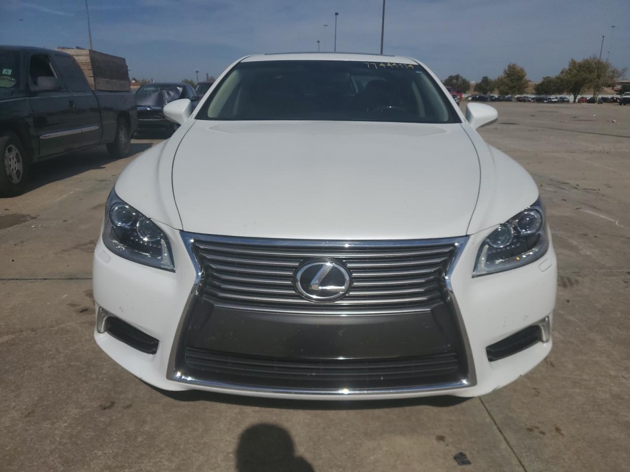 2015 Lexus LS - Image 5