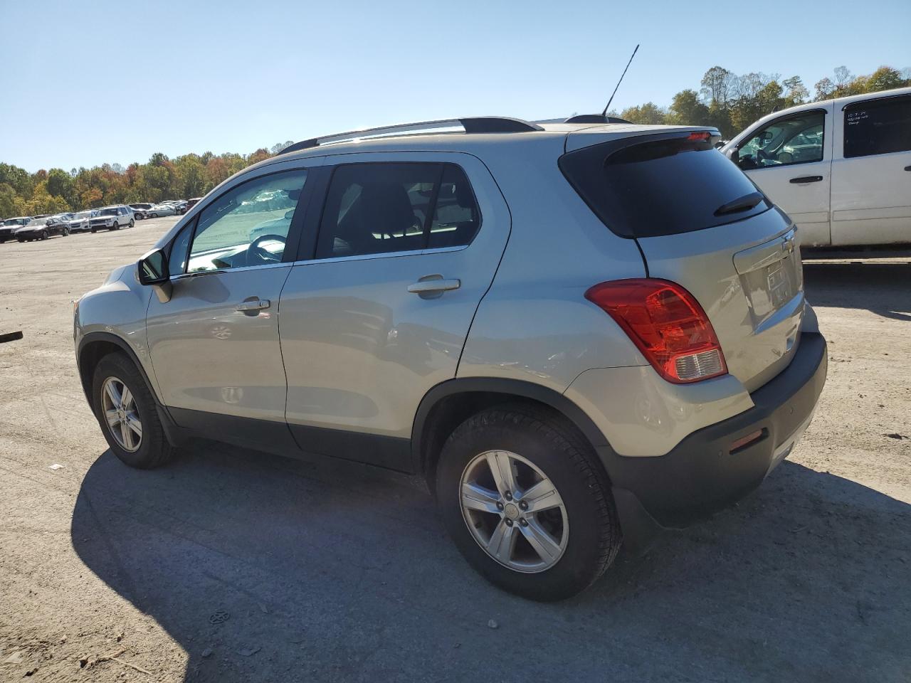 3GNCJPSB5GL245639 2016 CHEVROLET TRAX - Image 2