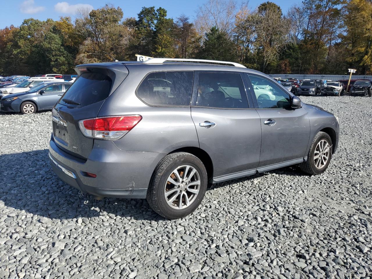 2016 Nissan Pathfinder - Image 3
