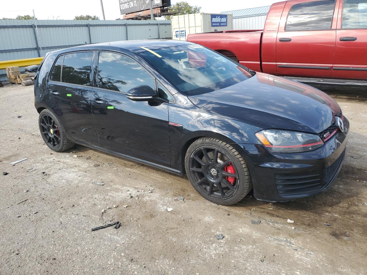 2017 Volkswagen GTI - Image 4