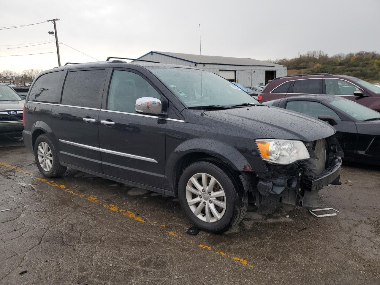 2016 Chrysler Town & Country - Image 4
