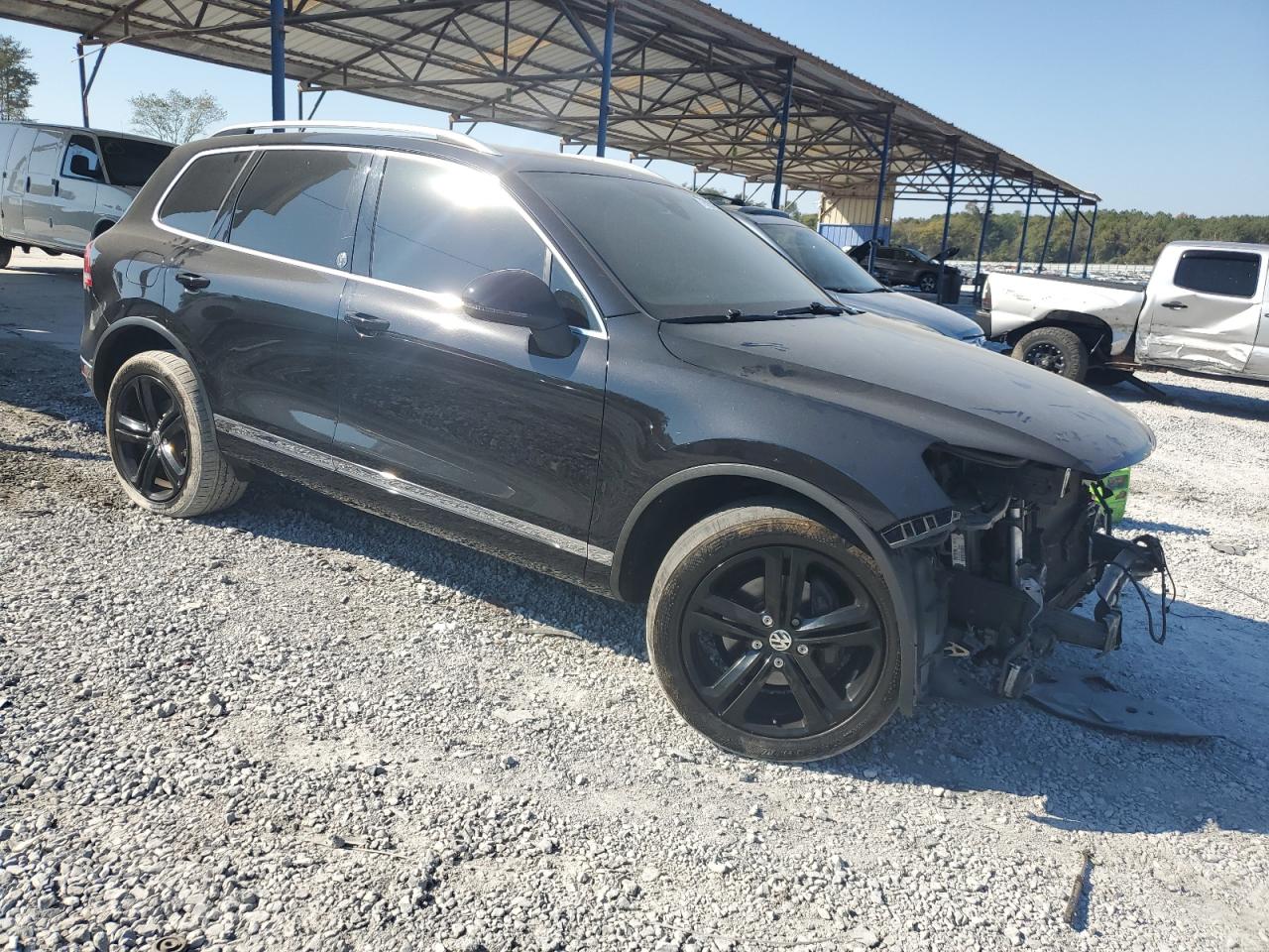 2017 Volkswagen Touareg - Image 4