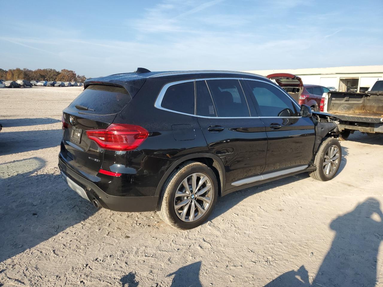 VIN 5UXTR7C59KLF31476 2019 BMW X3 no.3