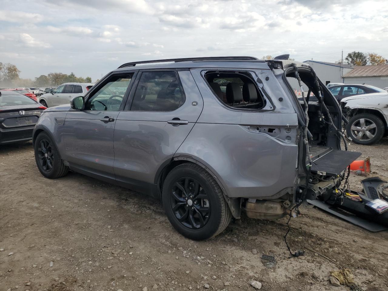 2020 Land Rover Discovery - Image 2