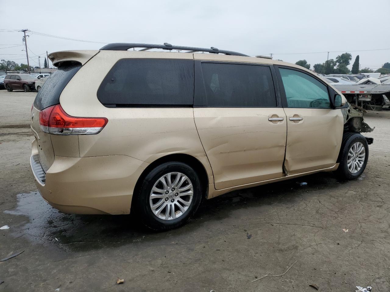 2011 Toyota Sienna Xle VIN: 5TDYK3DC7BS134250 Lot: 76624844