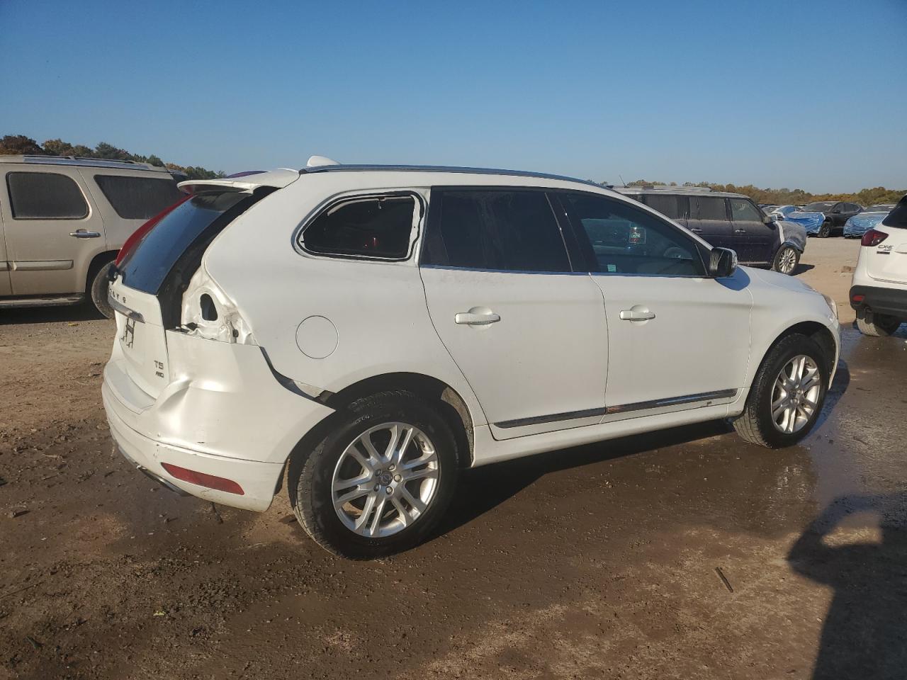 2016 Volvo XC60 - Image 3
