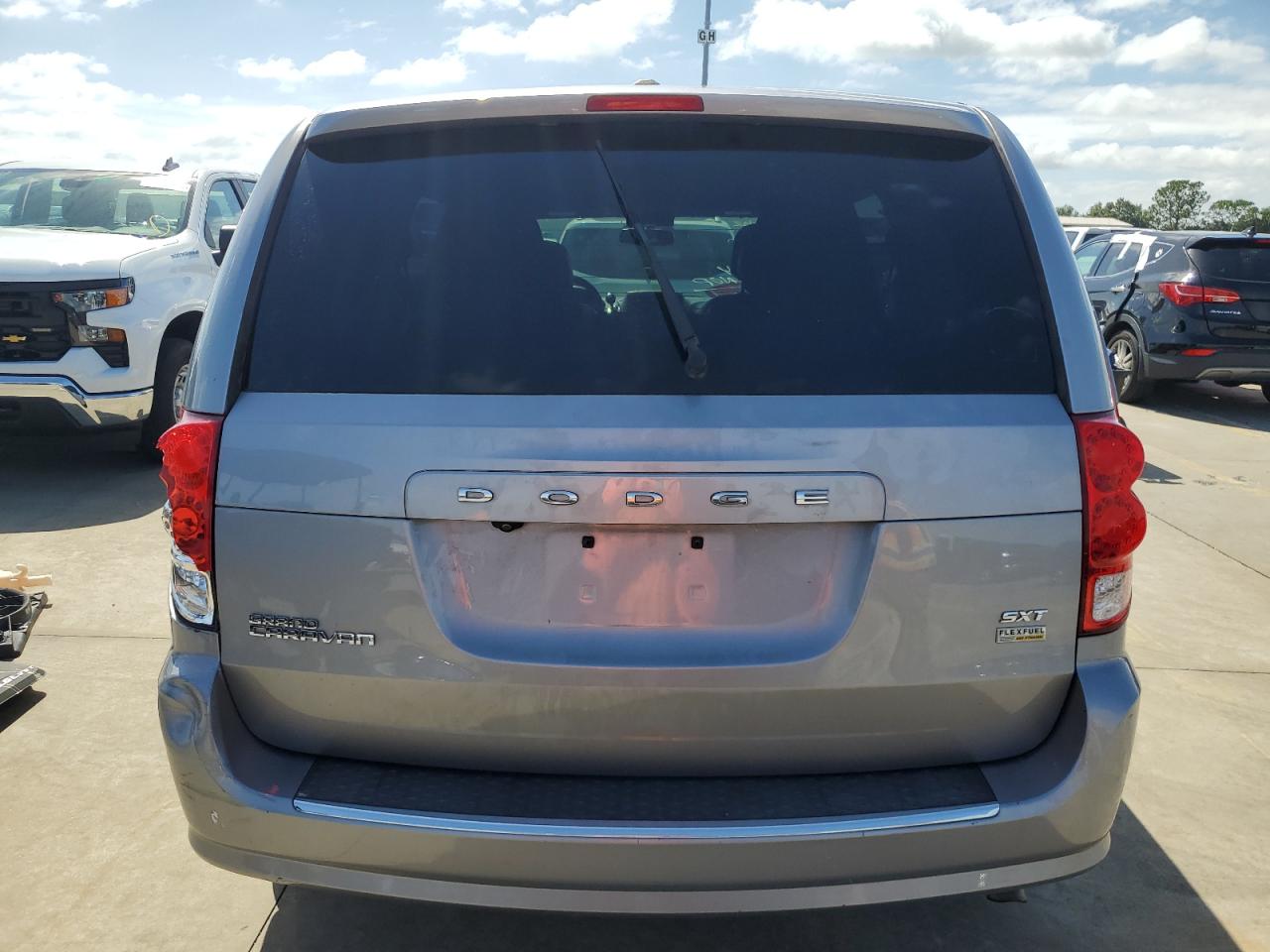 2C4RDGCG3JR267041 2018 Dodge Grand Caravan Sxt