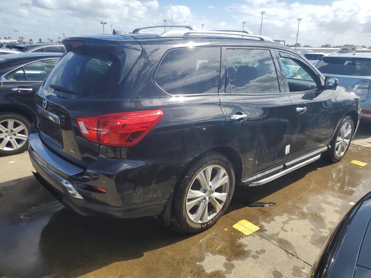 2018 Nissan Pathfinder - Image 3