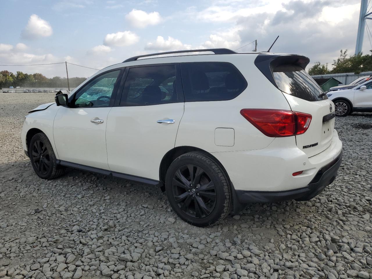 2018 Nissan Pathfinder - Image 2