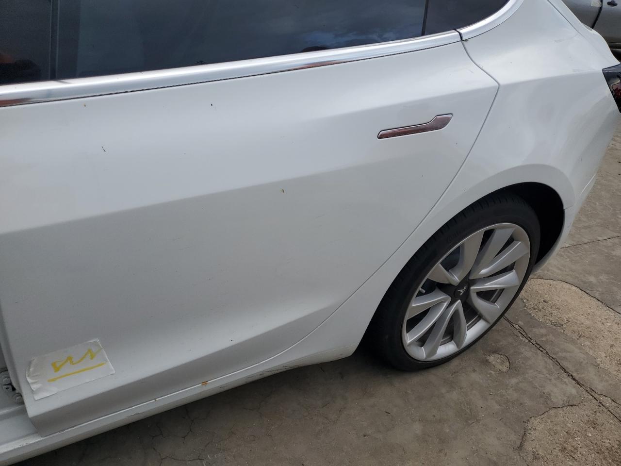 5YJ3E1EB8JF097899 2018 Tesla Model 3