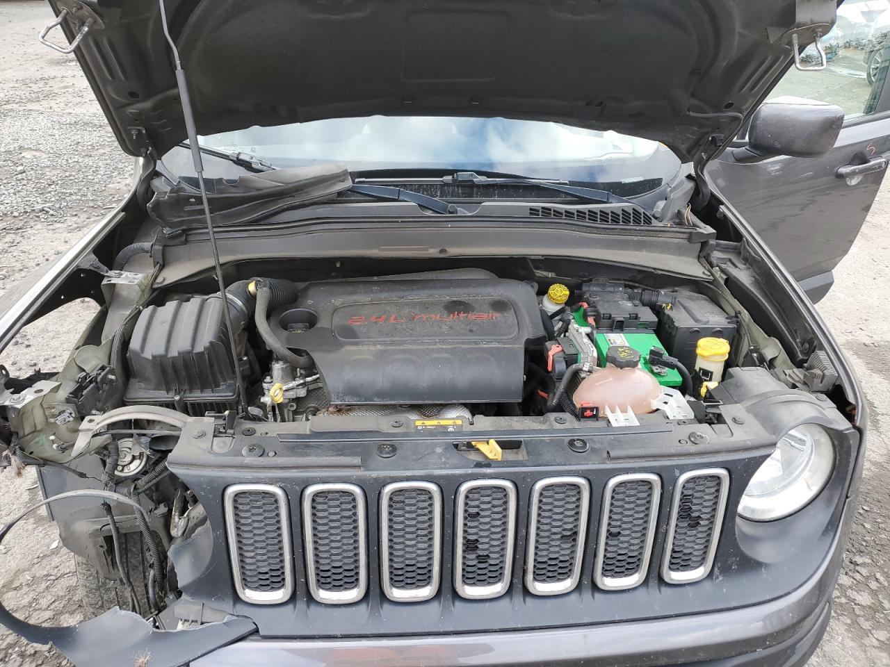 2017 Jeep Renegade - Image 12