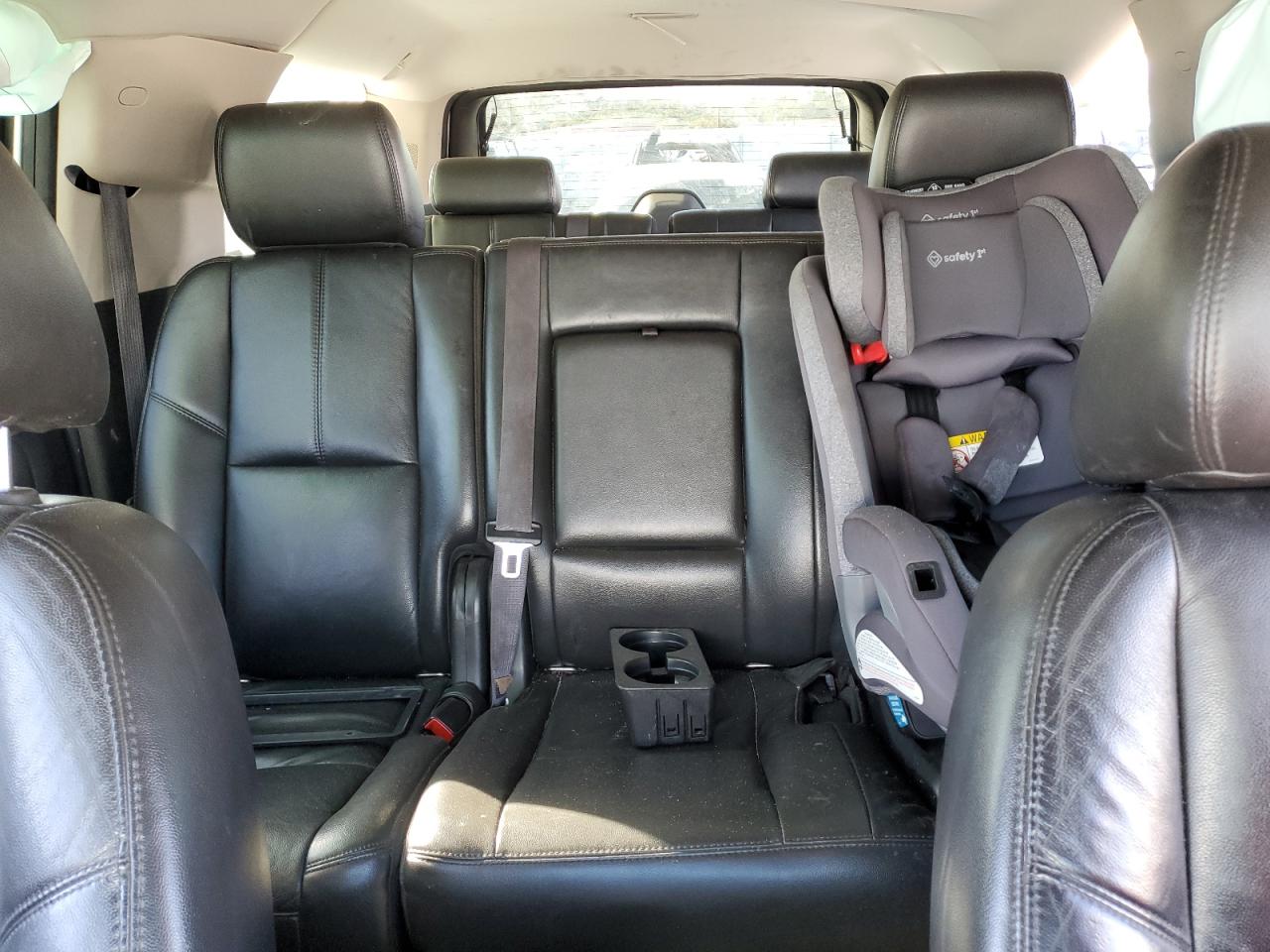 2011 Chevrolet Suburban - Image 10