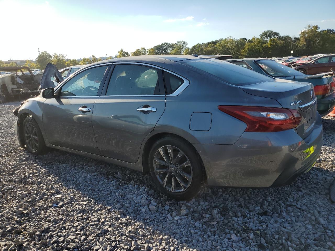 1N4AL3AP0JC235576 2018 NISSAN ALTIMA - Image 2