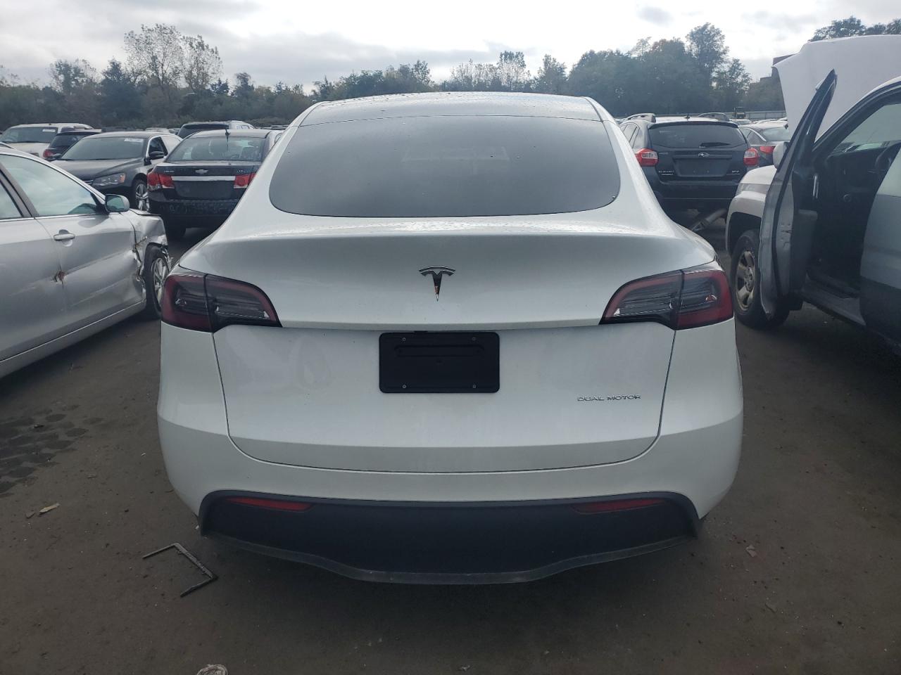 7SAYGAEE3RF060557 2024 Tesla Model Y