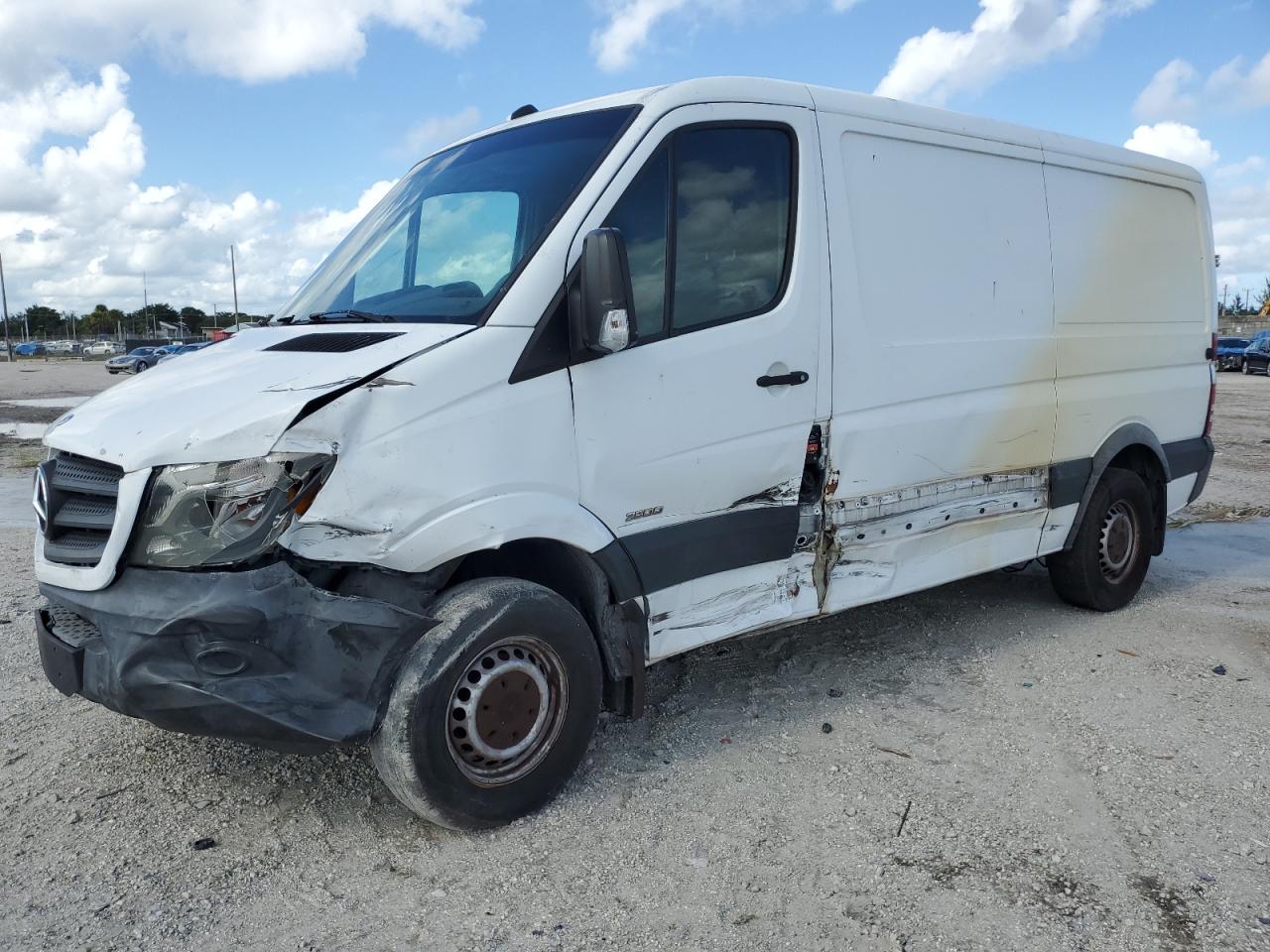 VIN WD3PE7CC7FP108060 2015 MERCEDES-BENZ SPRINTER no.1