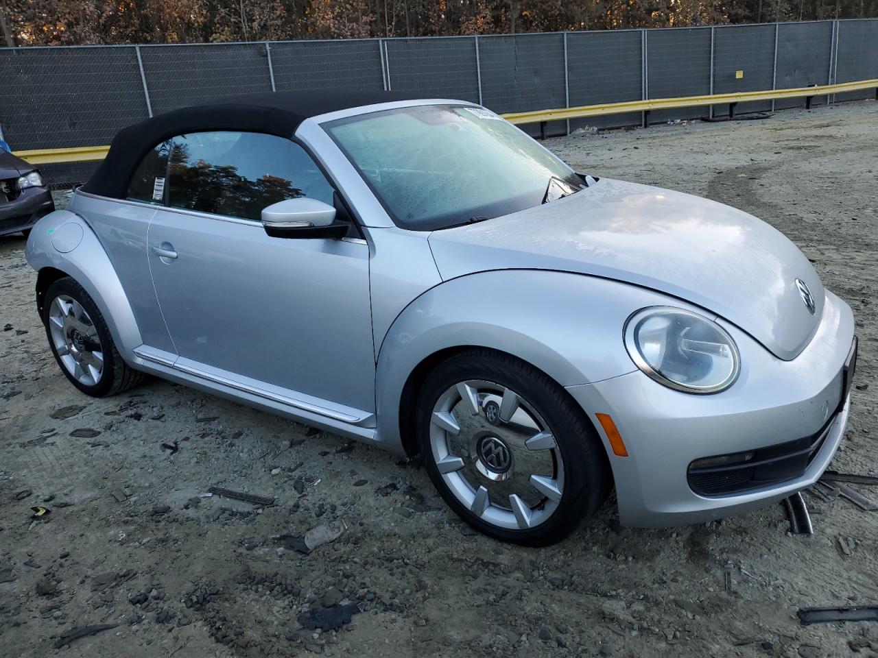 2014 Volkswagen Beetle - Image 4