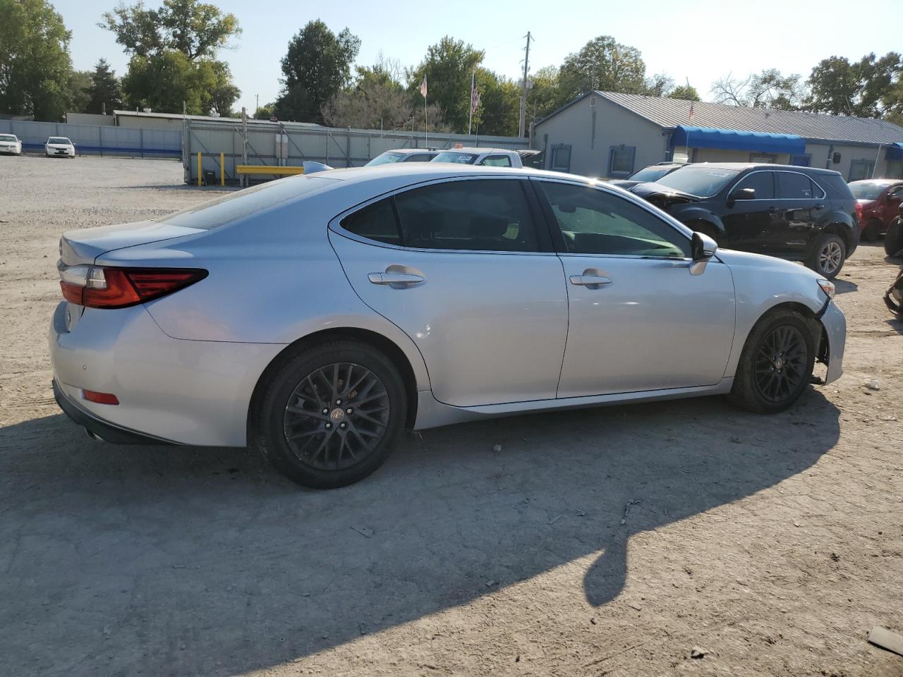 2018 Lexus ES - Image 3