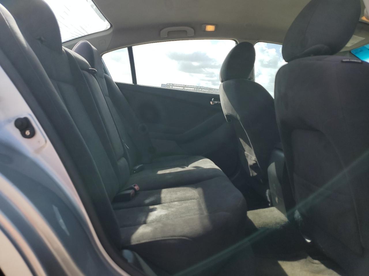 2012 Nissan Altima - Image 10