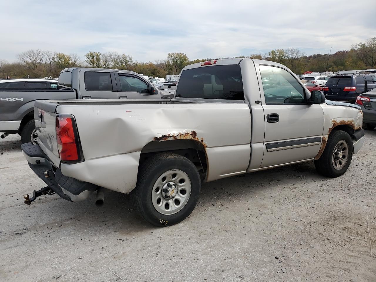 2005 Chevrolet Silverado - Image 3