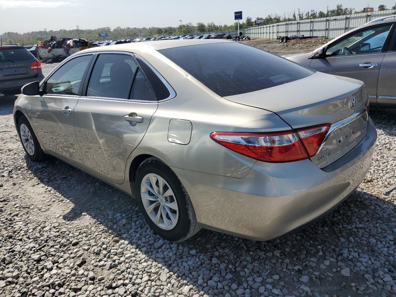 4T4BF1FK9FR484131 2015 TOYOTA CAMRY - Image 2