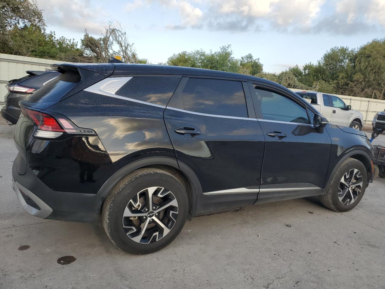 2023 Kia Sportage - Image 3