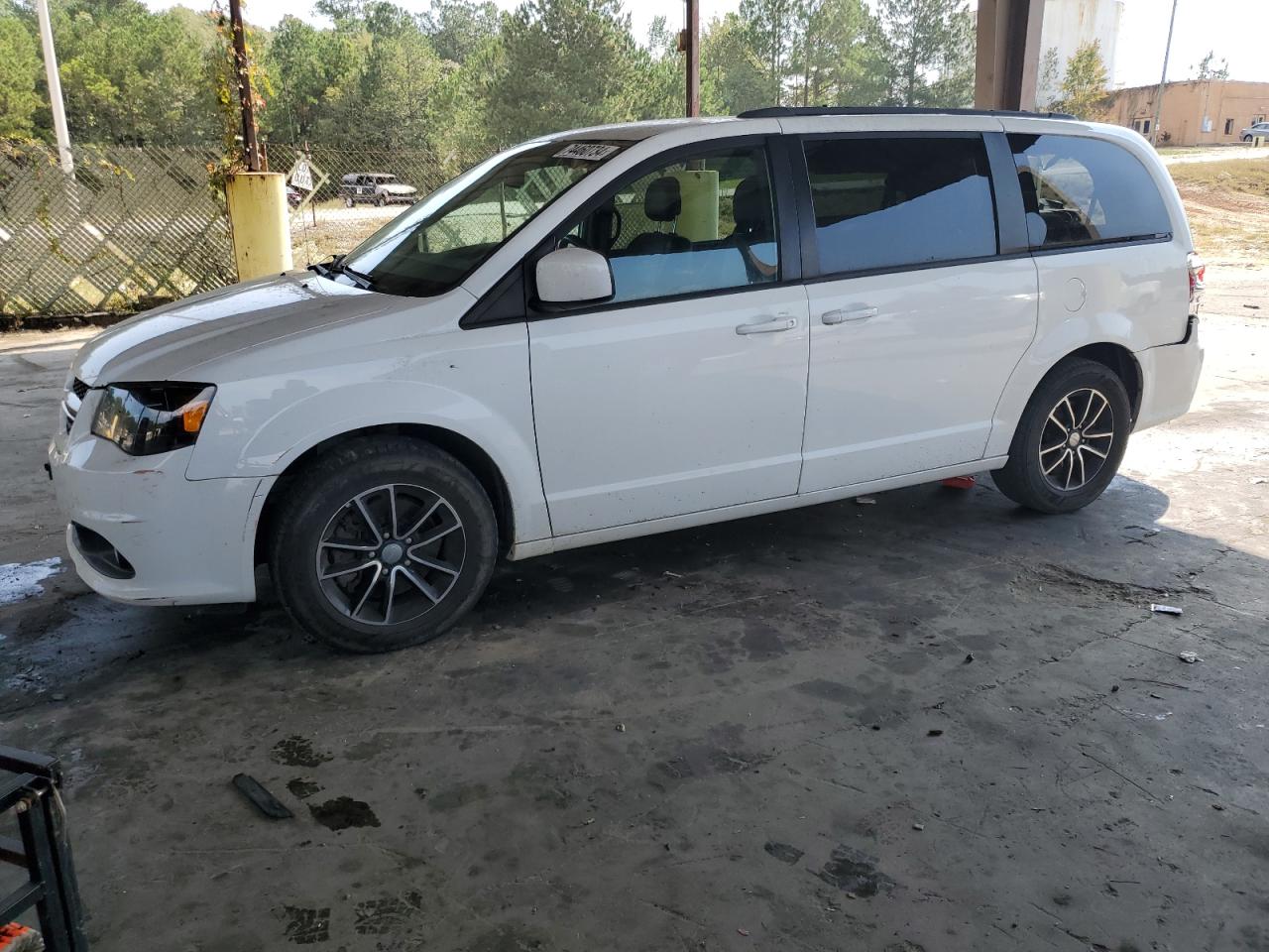 2018 Dodge Caravan - Image 1