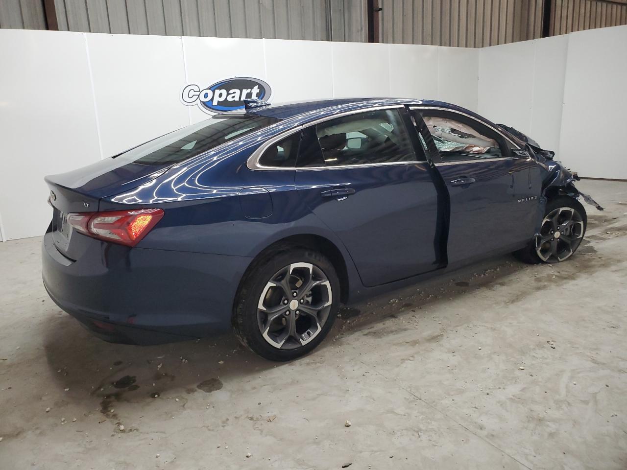2022 Chevrolet Malibu - Image 3