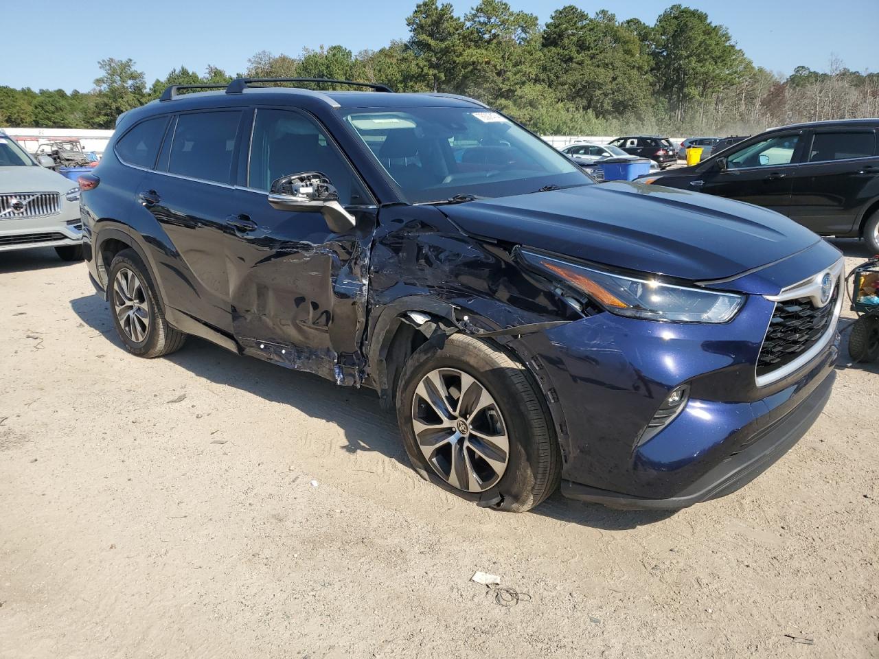 2022 Toyota Highlander - Image 4