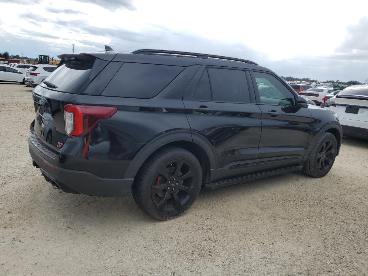 2023 Ford Explorer - Image 3