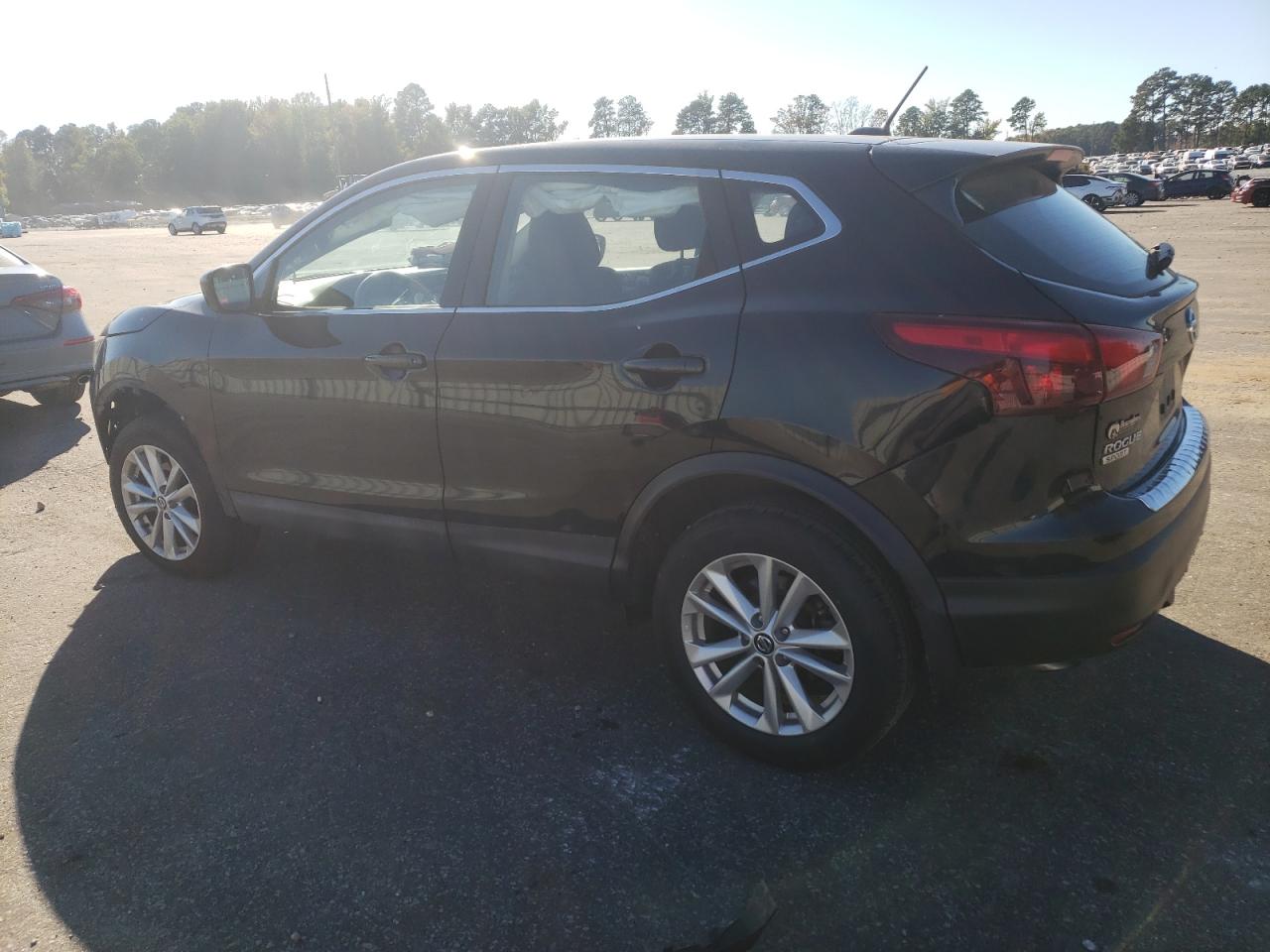 2019 Nissan Rogue - Image 2