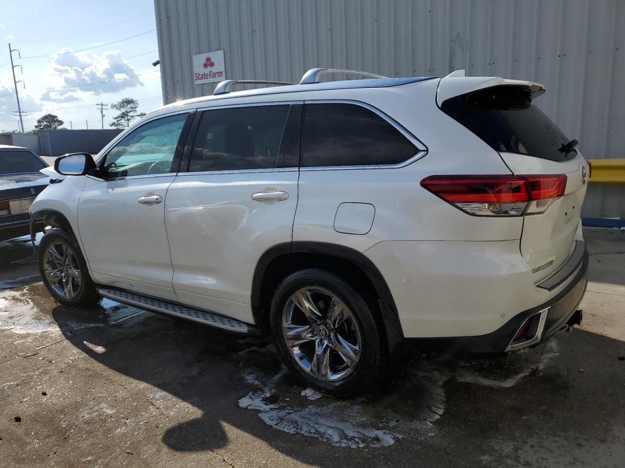 5TDYZRFH7JS264342 2018 TOYOTA HIGHLANDER - Image 2