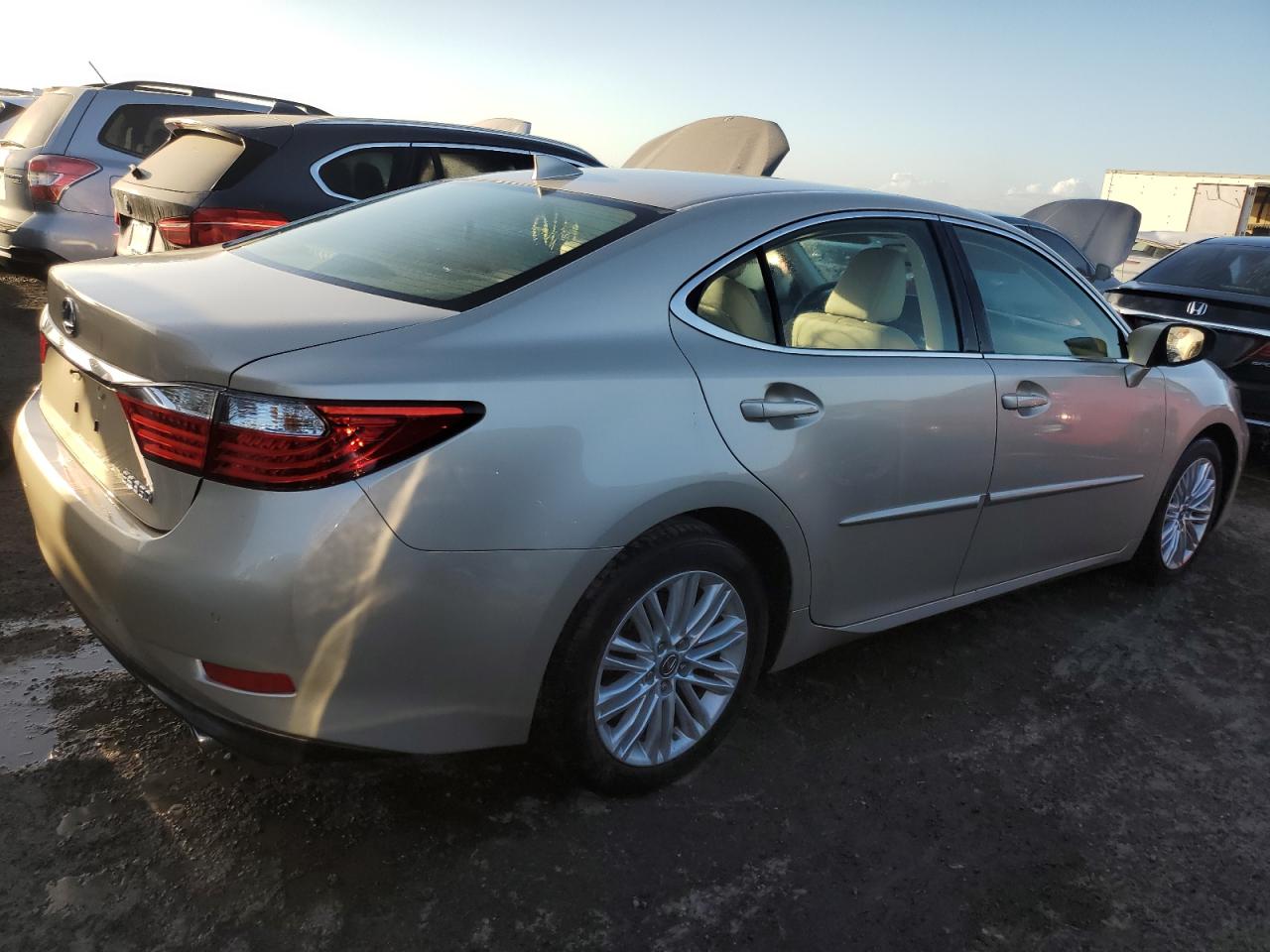 2015 Lexus ES - Image 3