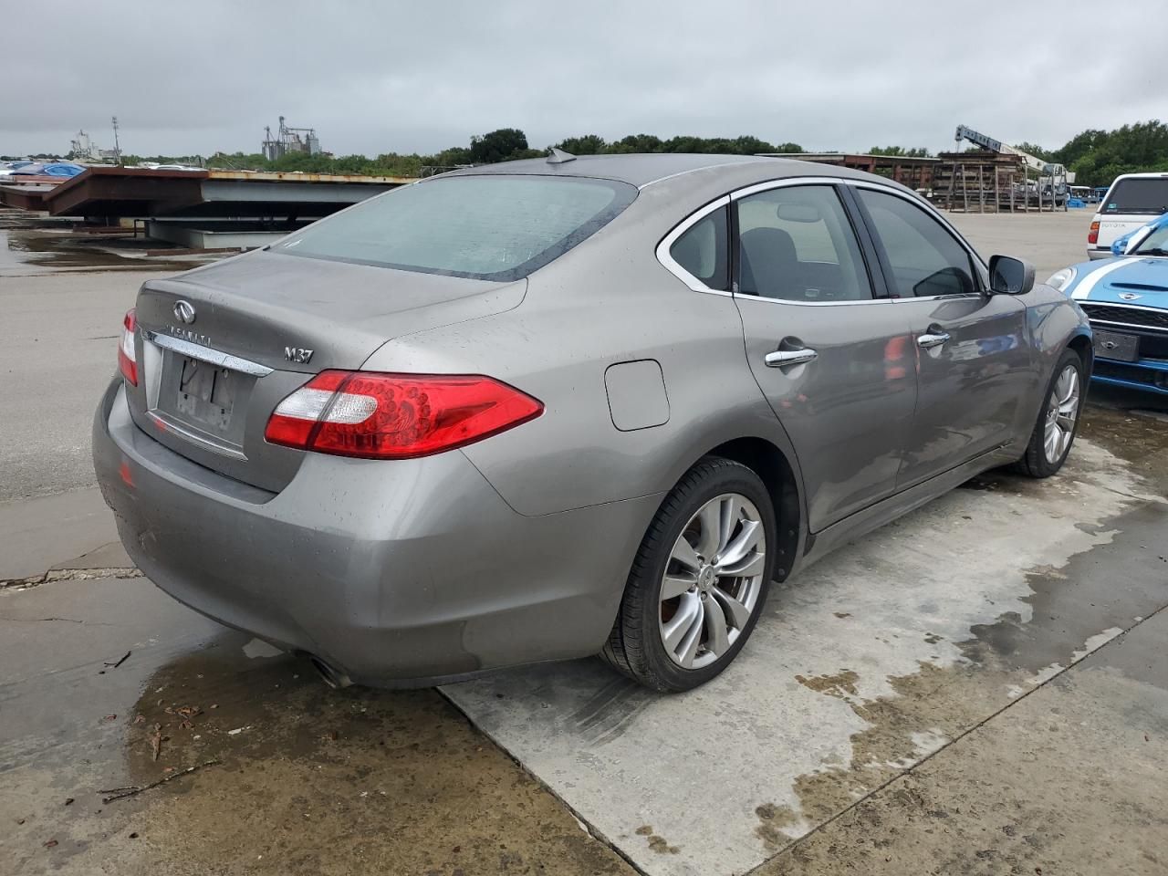 2012 Infiniti M - Image 3