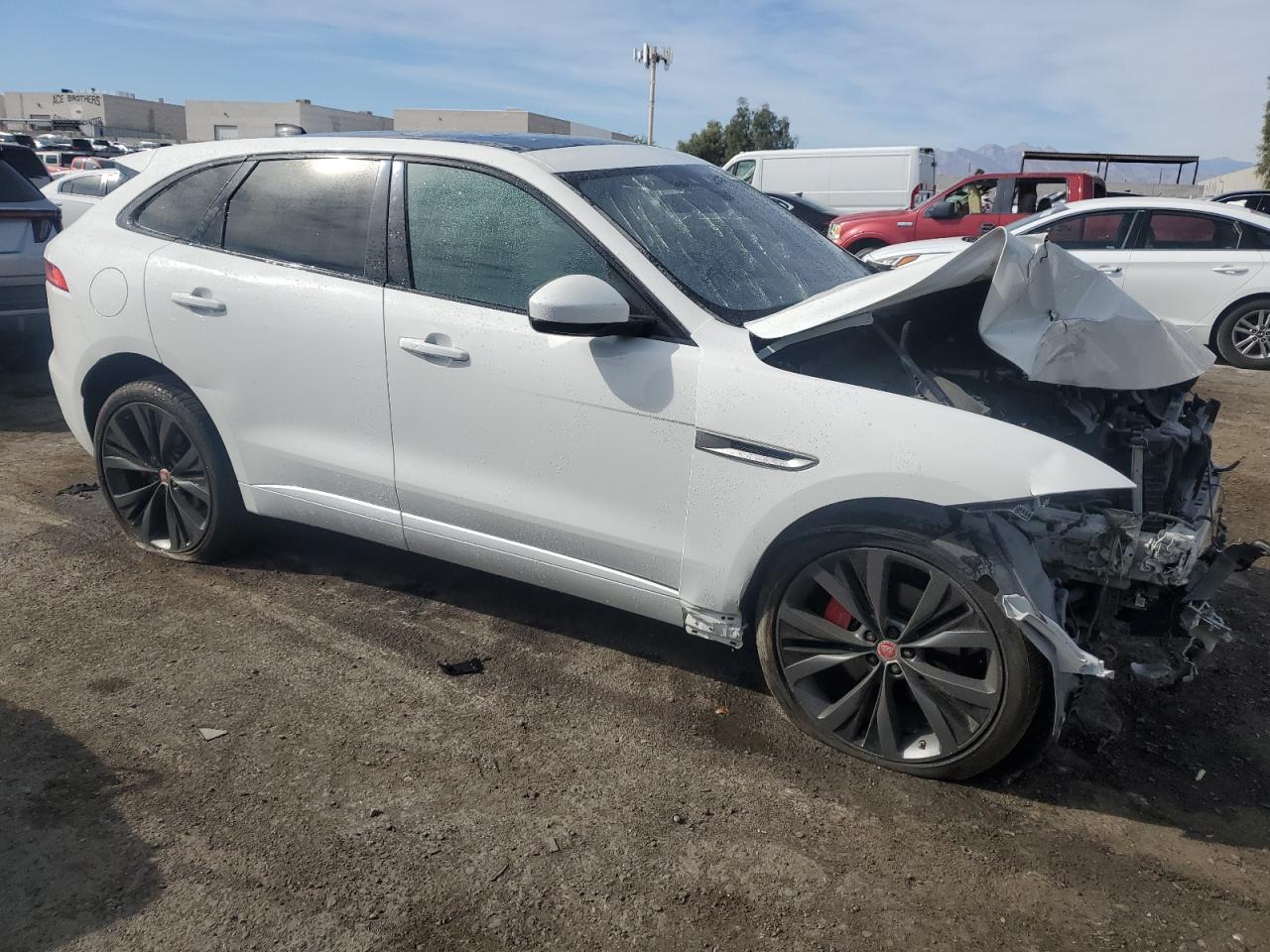 2020 Jaguar F-Pace - Image 4