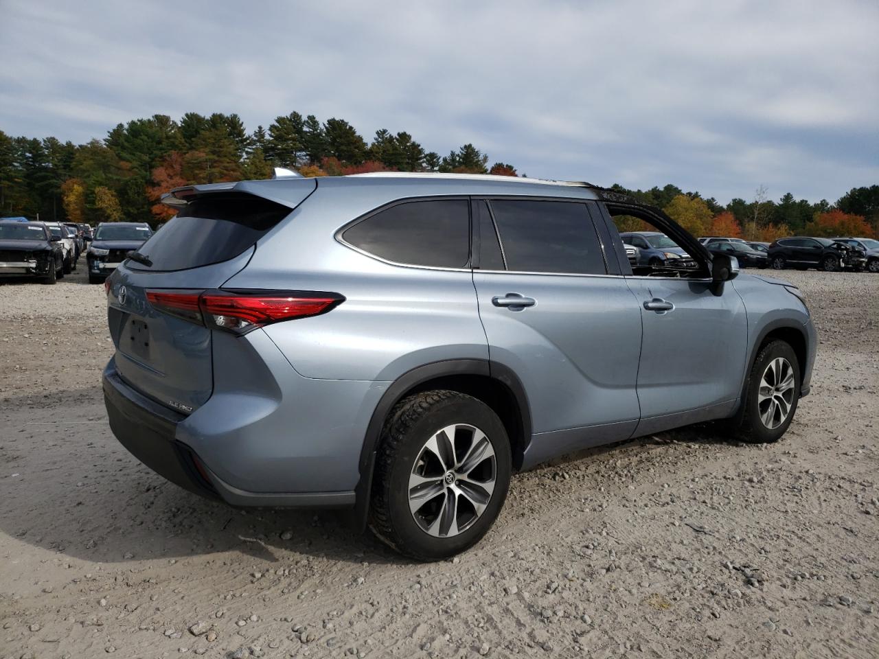 2022 Toyota Highlander - Image 3
