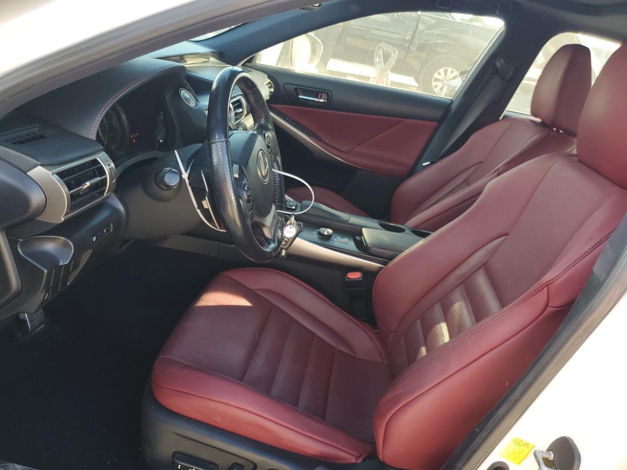 2016 Lexus IS - Image 7