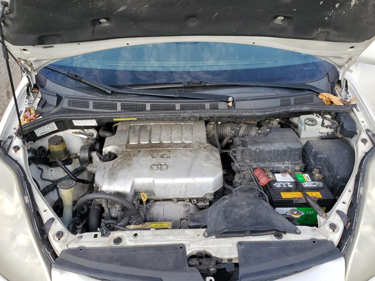2010 Toyota Sienna - Image 13