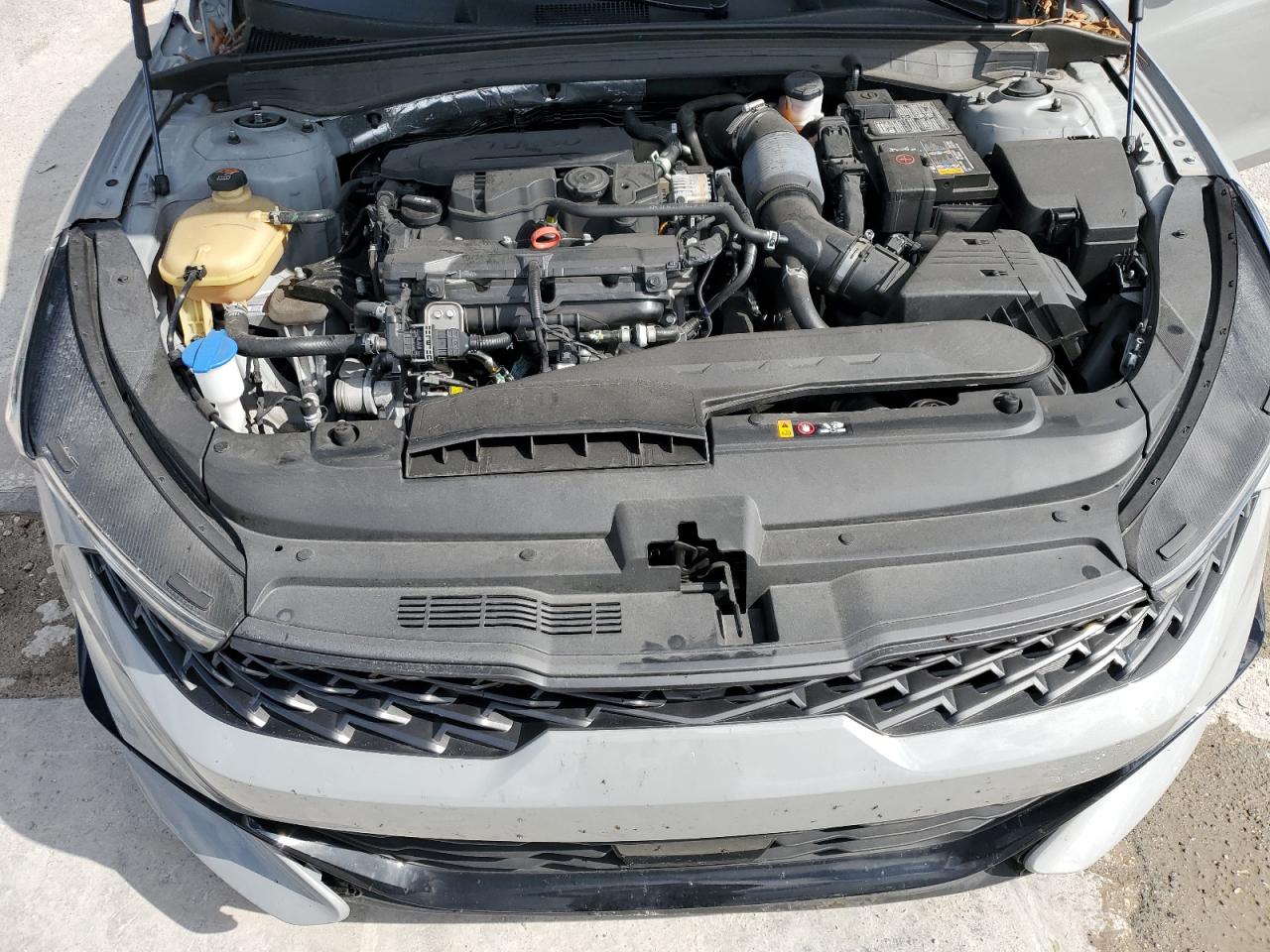 2023 Kia K5 - Image 11