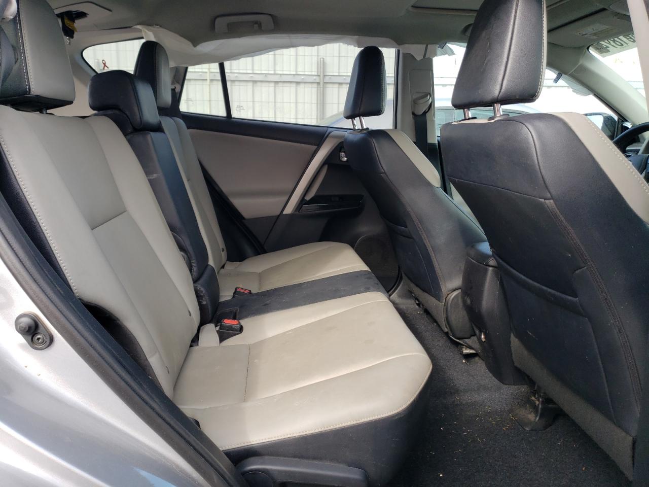 2016 Toyota RAV 4 - Image 11