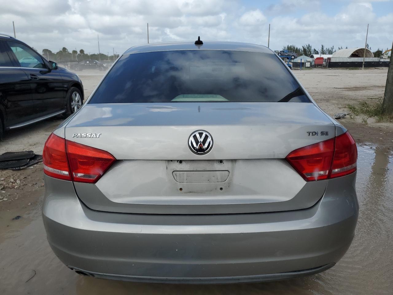 1VWBN7A39DC118920 2013 Volkswagen Passat Se