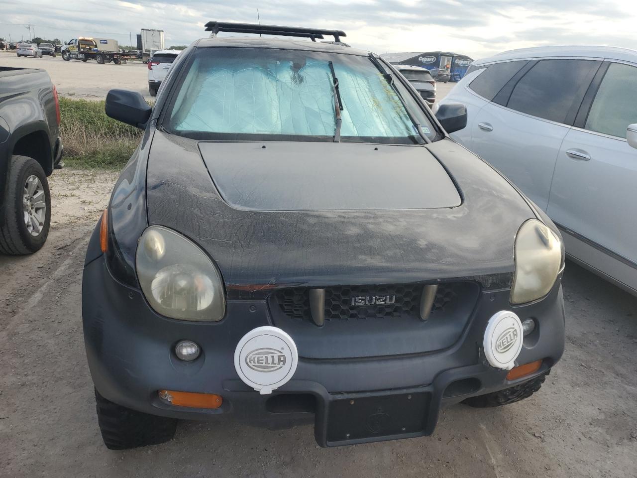 1999 Isuzu VehiCross - Image 5