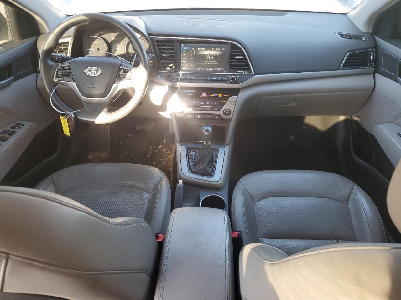 2017 Hyundai Elantra - Image 8