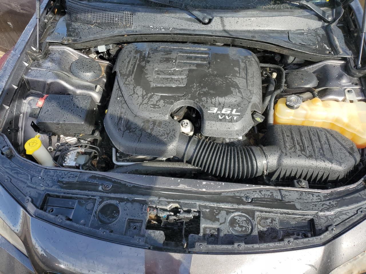 2016 Chrysler 300 - Image 11