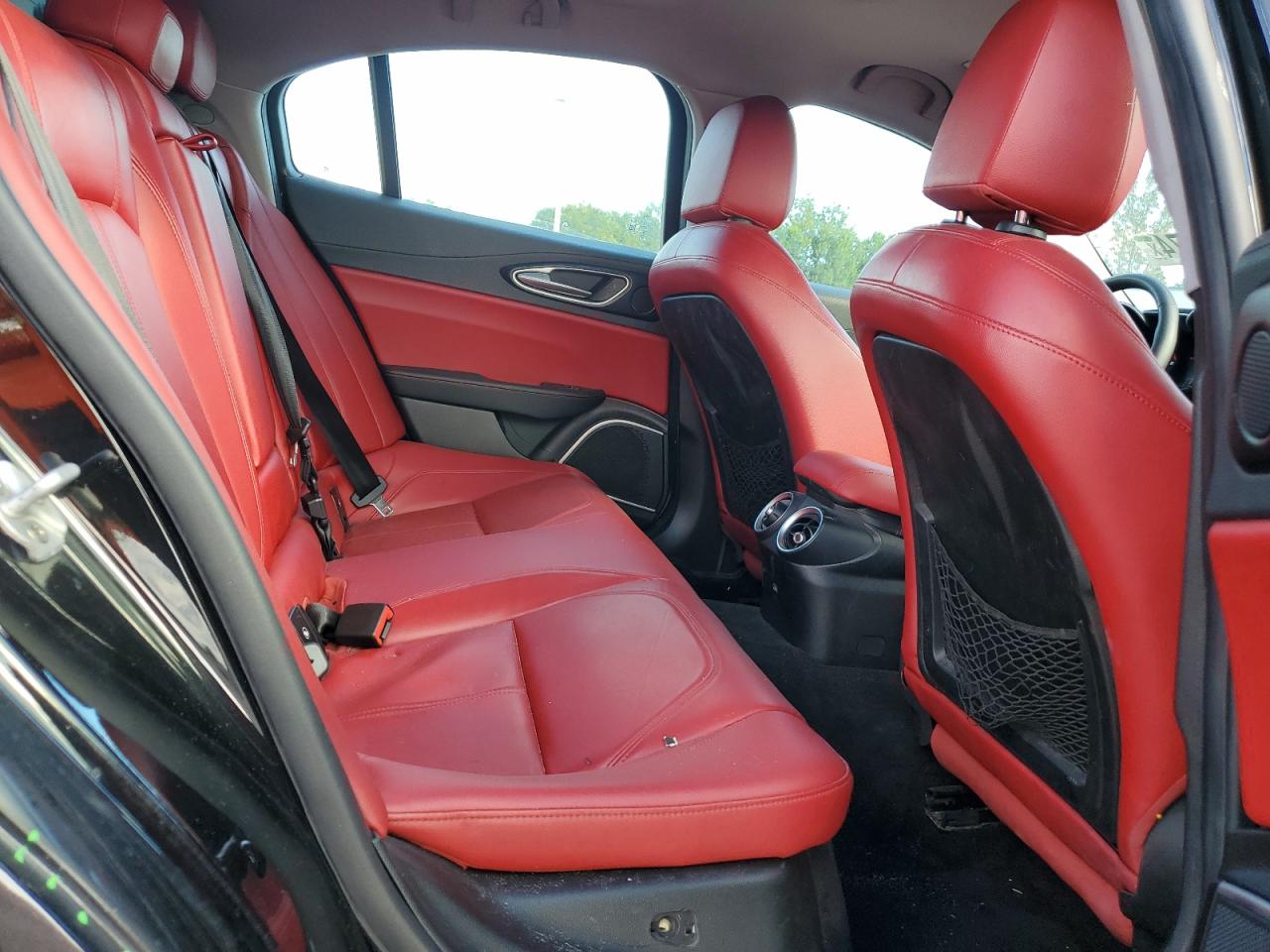 2018 Alfa Romeo Giulia - Image 10