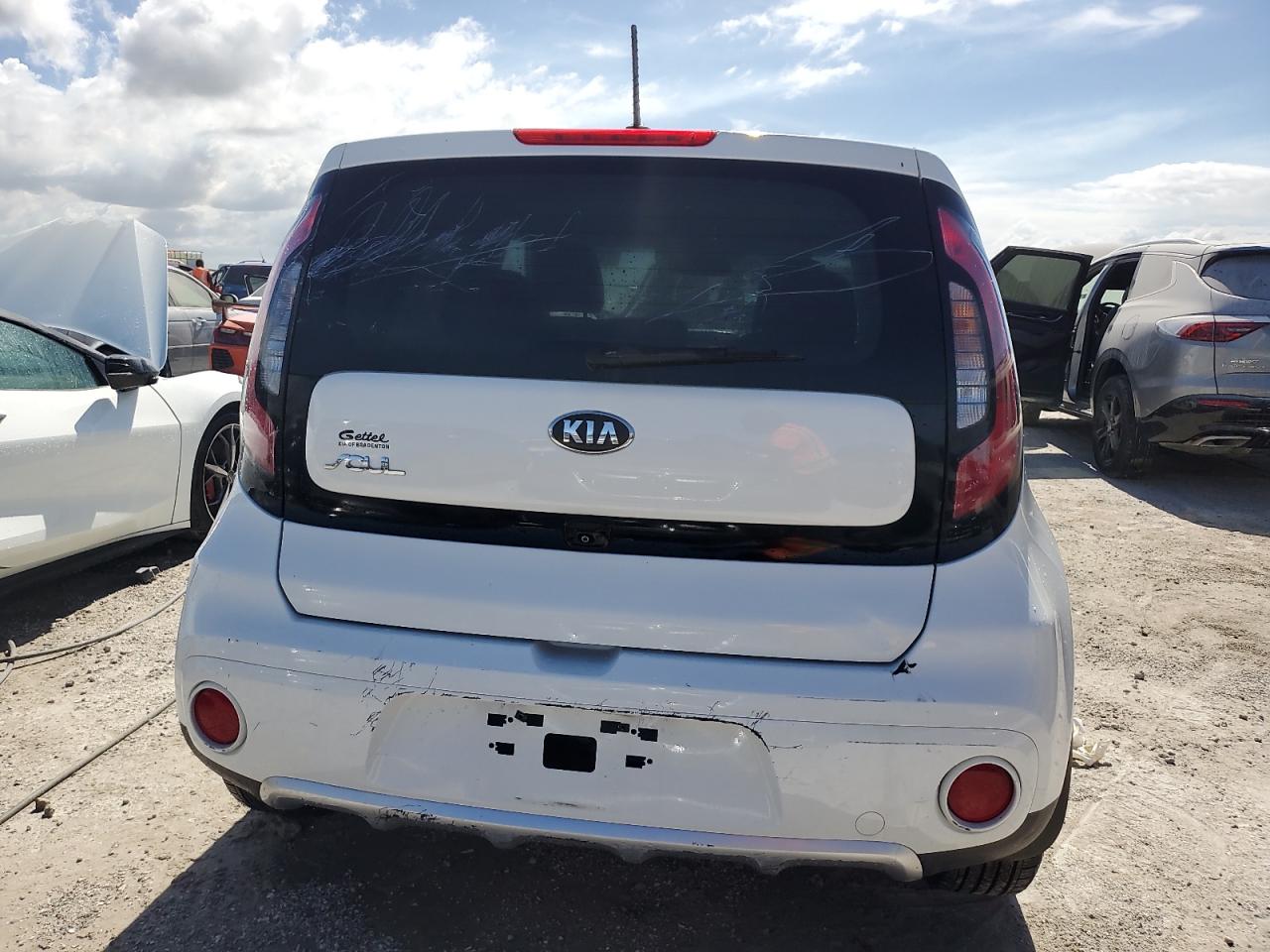 VIN KNDJP3A59J7902392 2018 KIA SOUL no.6